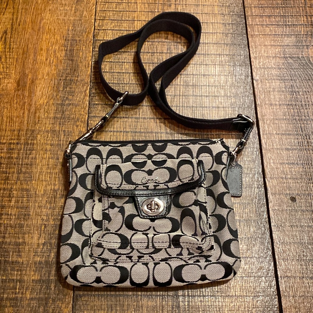Coach Signature Black Crossbody Bag Turnlock Pocket Adjustable Strap